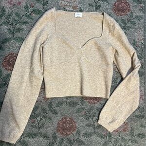 Beige Aritzia Wilfred knit sweater 
Flattering, soft & cozy 🤎 L